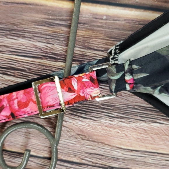 Clara Story Floral Romper - Picture 6 of 8